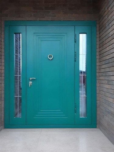 Зеленая дверь с кнокером Зеленая дверь с кнокером