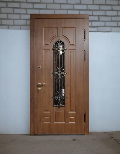 Дверь с остеклением и решеткой Дверь с остеклением и решеткой