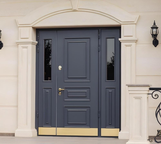 Парадная дверь с остеклением Парадная дверь с остеклением