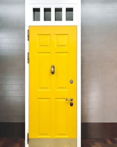Желто-белая дверь Желто-белая дверь