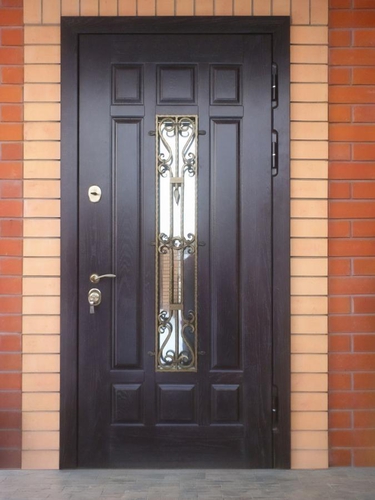 Дверь с ковкой и стеклом Дверь с ковкой и стеклом