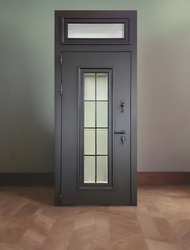 Остекленная входная дверь с верхней вставкой Остекленная входная дверь с верхней вставкой