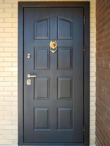 Утепленная дверь с кнокером Утепленная дверь с кнокером