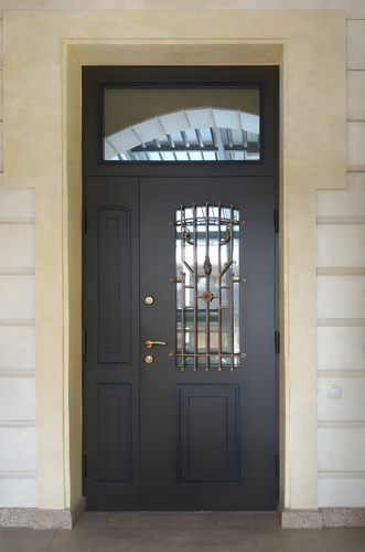 Дверь с остеклением и ковкой Дверь с остеклением и ковкой