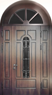 Полуторная термодверь с арочной остекленной фрамугой и ковкой (панели МДФ) Полуторная термодверь с арочной остекленной фрамугой и ковкой (панели МДФ)